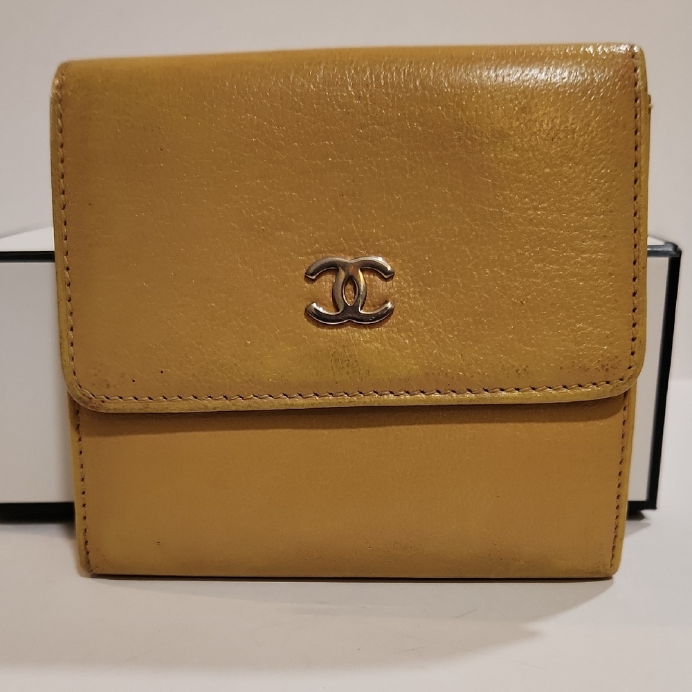 Vintage CHANEL Yellow Caviar Leather Compact Wallet